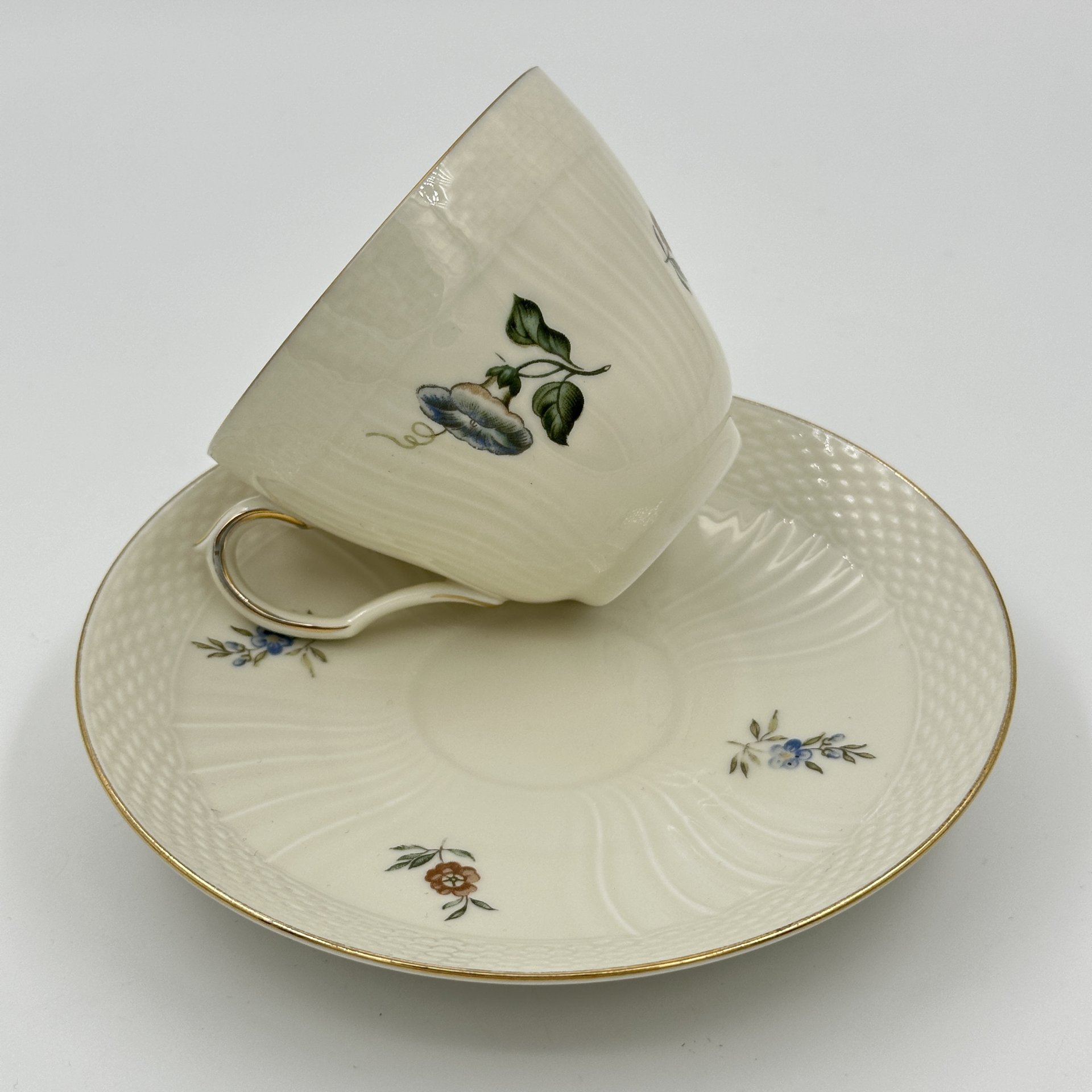 Пара чайная с цветочным декором, фарфор, деколь, золочение, Royal Copenhagen