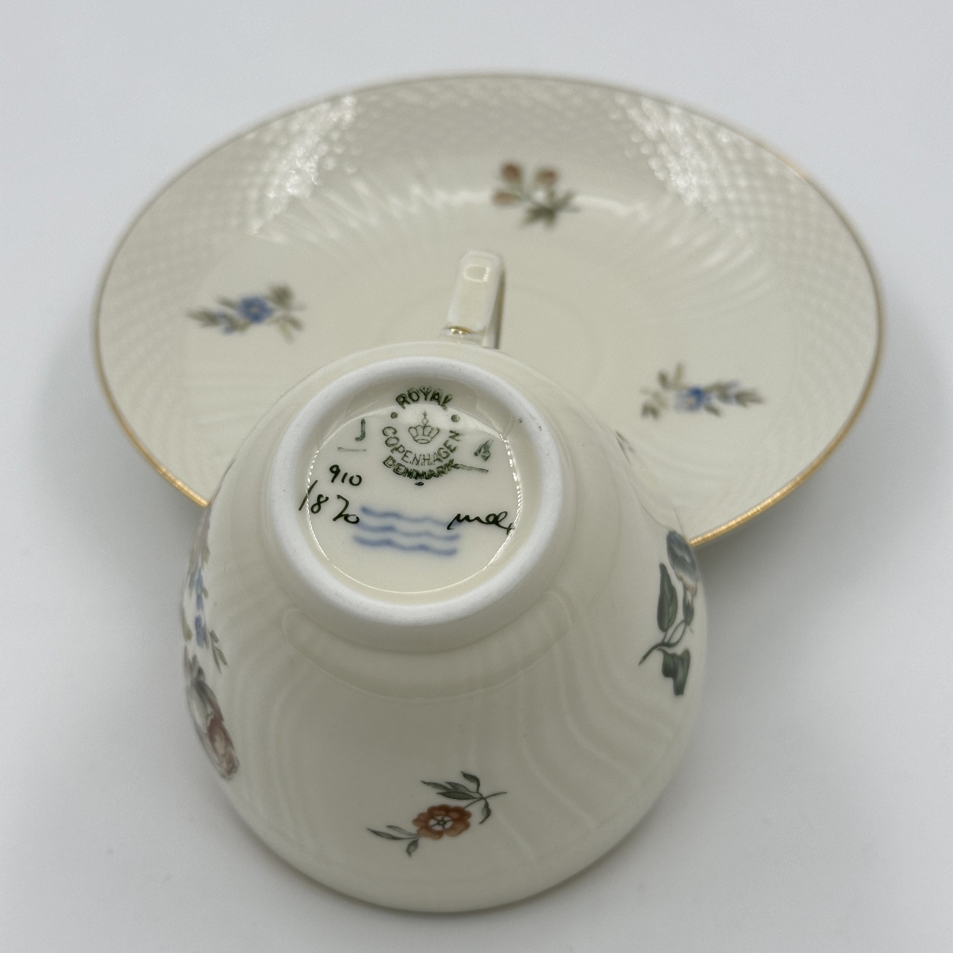 Пара чайная с цветочным декором, фарфор, деколь, золочение, Royal Copenhagen