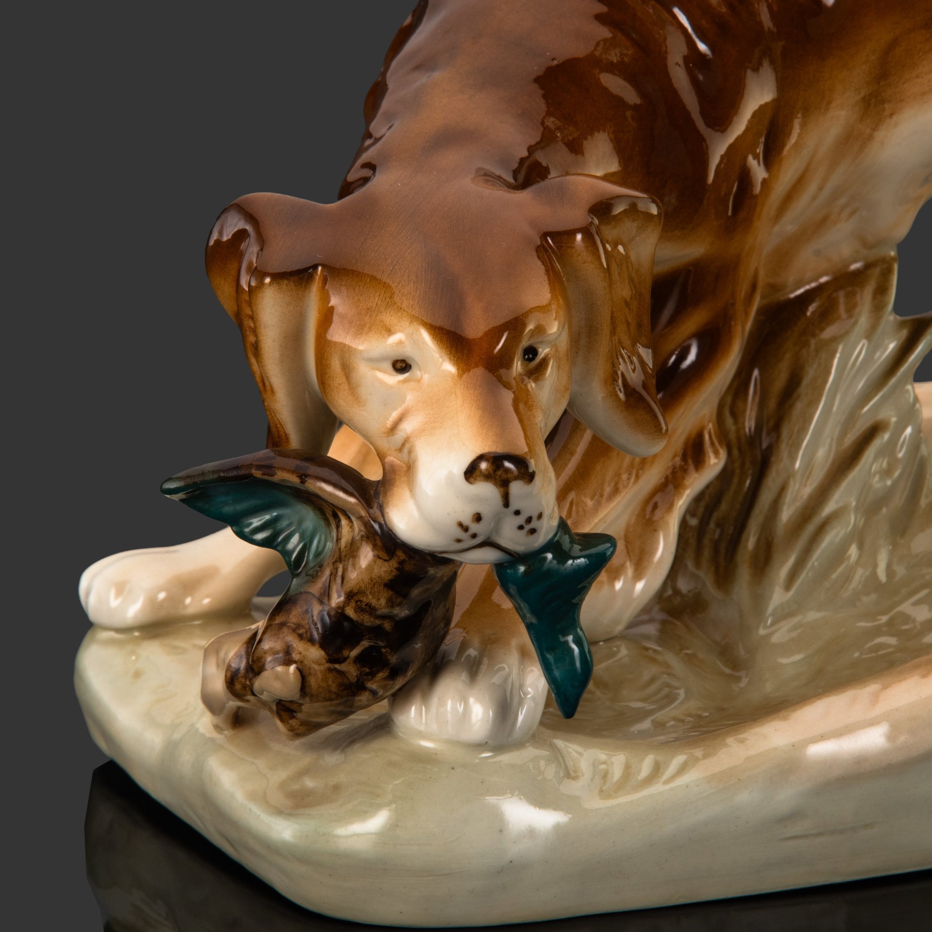 Статуэтка "Собака с дичью", фарфор, Royal Dux, Чехия, 1960-1993 гг.