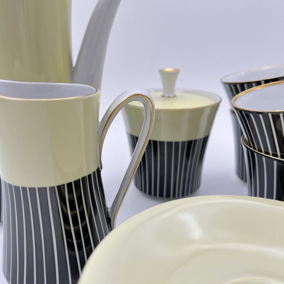Сервиз кофейный на 4 персоны, украшенный геометрическими узорами (13 предметов), фарфор, крытье, золочение, Volkstedt Beyer & Bock, ГДР, 1960-1970 гг.