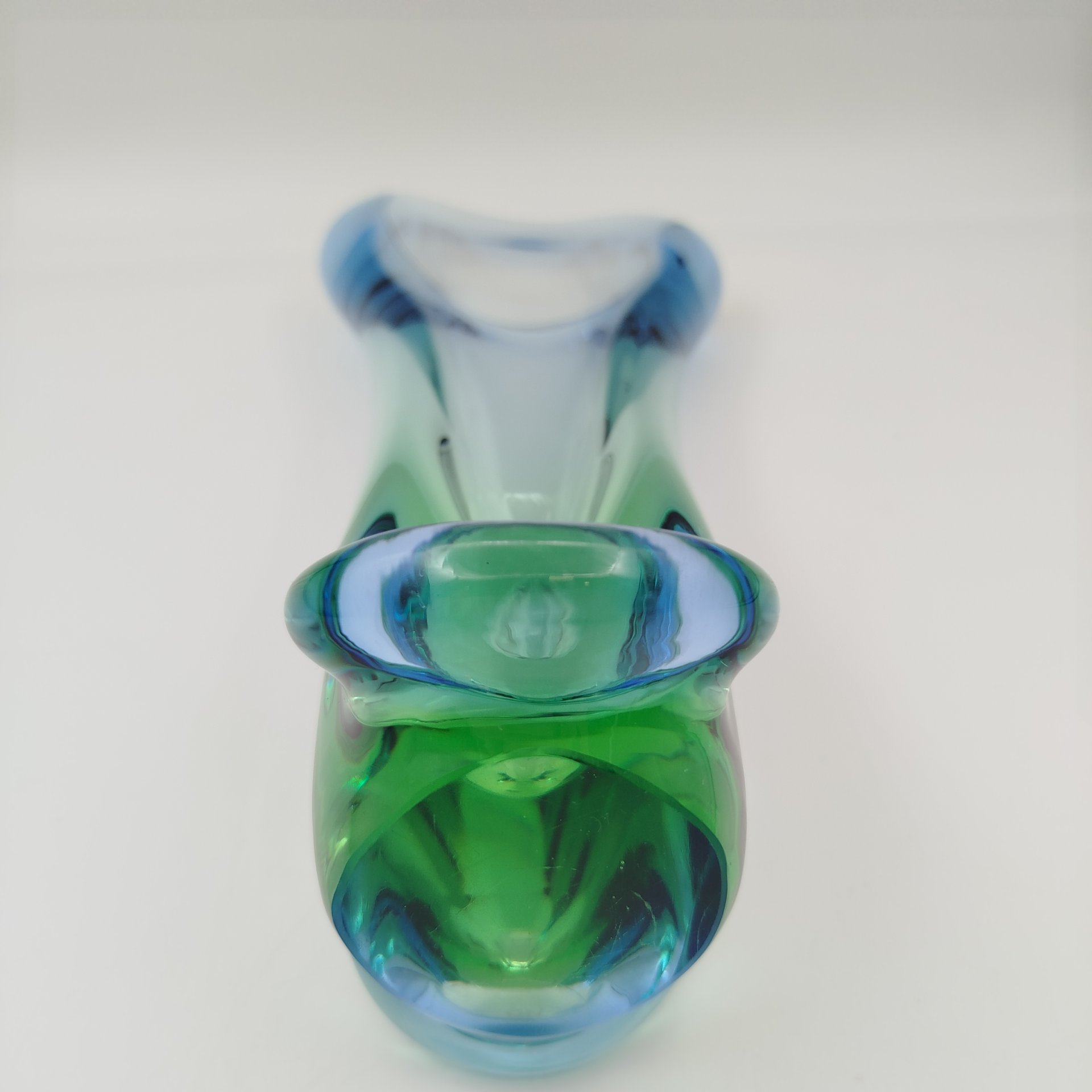 Ваза для цветов сине-зеленого оттенка, дизайнер Emanuel Baranek, стекло, гутная техника, Скрдловице (Skrdlovice), Чехословакия, 1970-1990 гг.