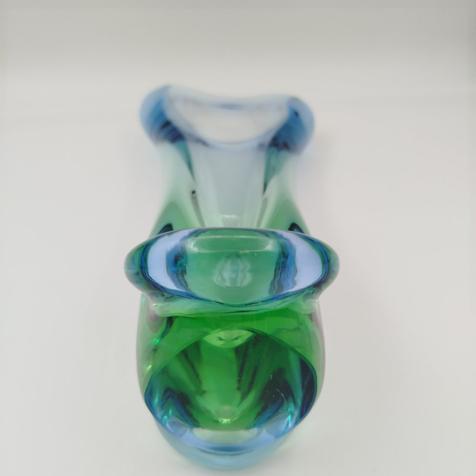 Ваза для цветов сине-зеленого оттенка, дизайнер Emanuel Baranek, стекло, гутная техника, Скрдловице (Skrdlovice), Чехословакия, 1970-1990 гг.