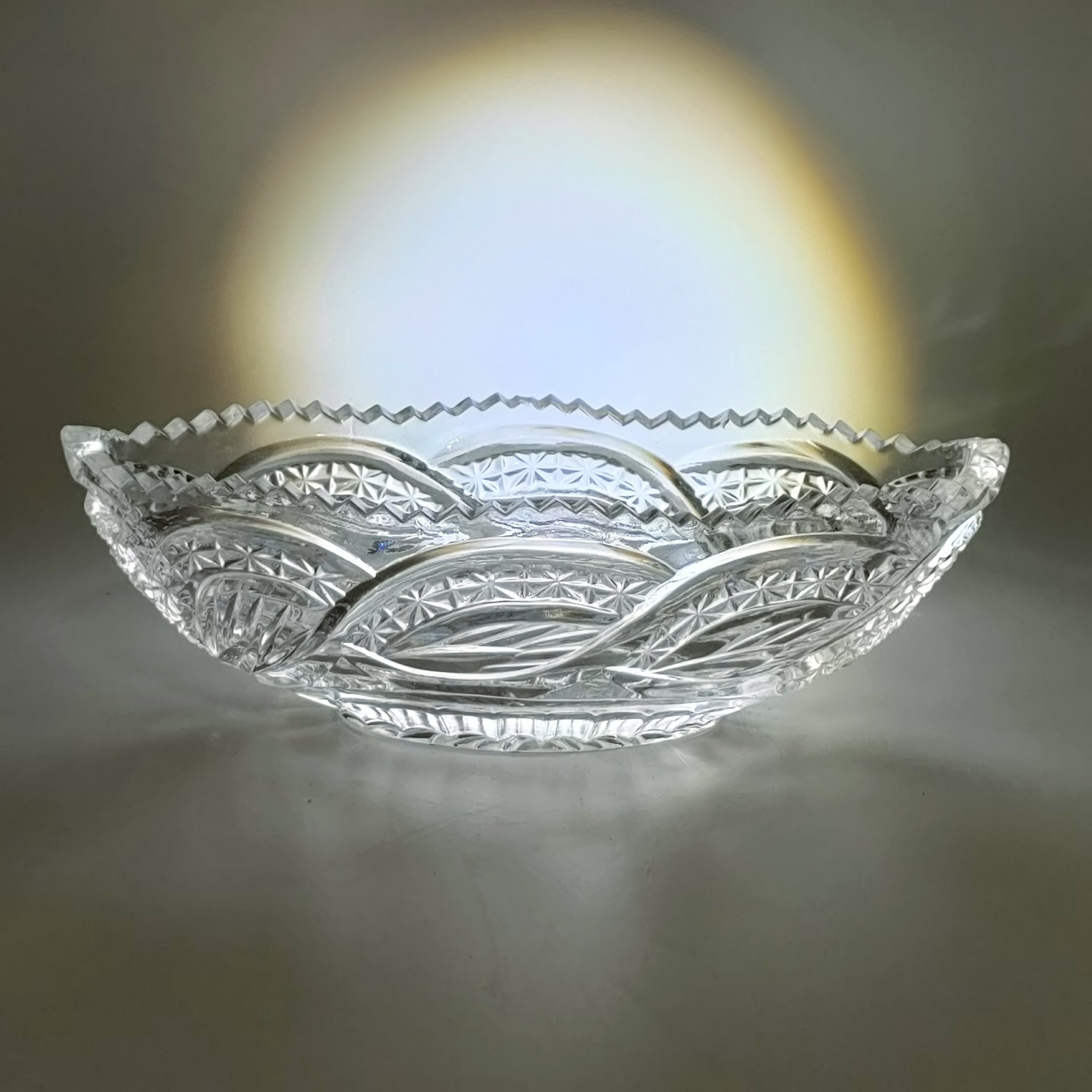 Салатник в форме ладьи, украшенный флористическим резным узором, хрусталь, алмазная грань, СССР, 1970-1990 гг.