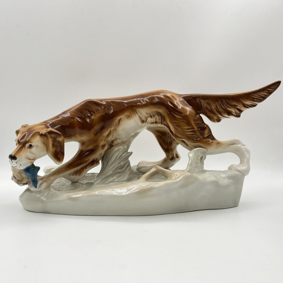 Статуэтка "Собака с дичью", фаянс, роспись, Royal Dux, Чехия, 1990-1993 гг.