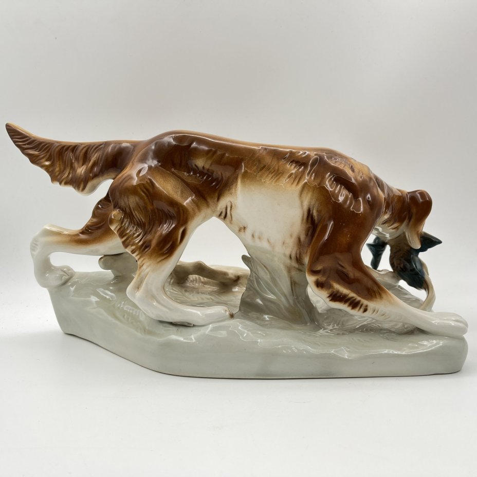 Статуэтка "Собака с дичью", фаянс, роспись, Royal Dux, Чехия, 1990-1993 гг.