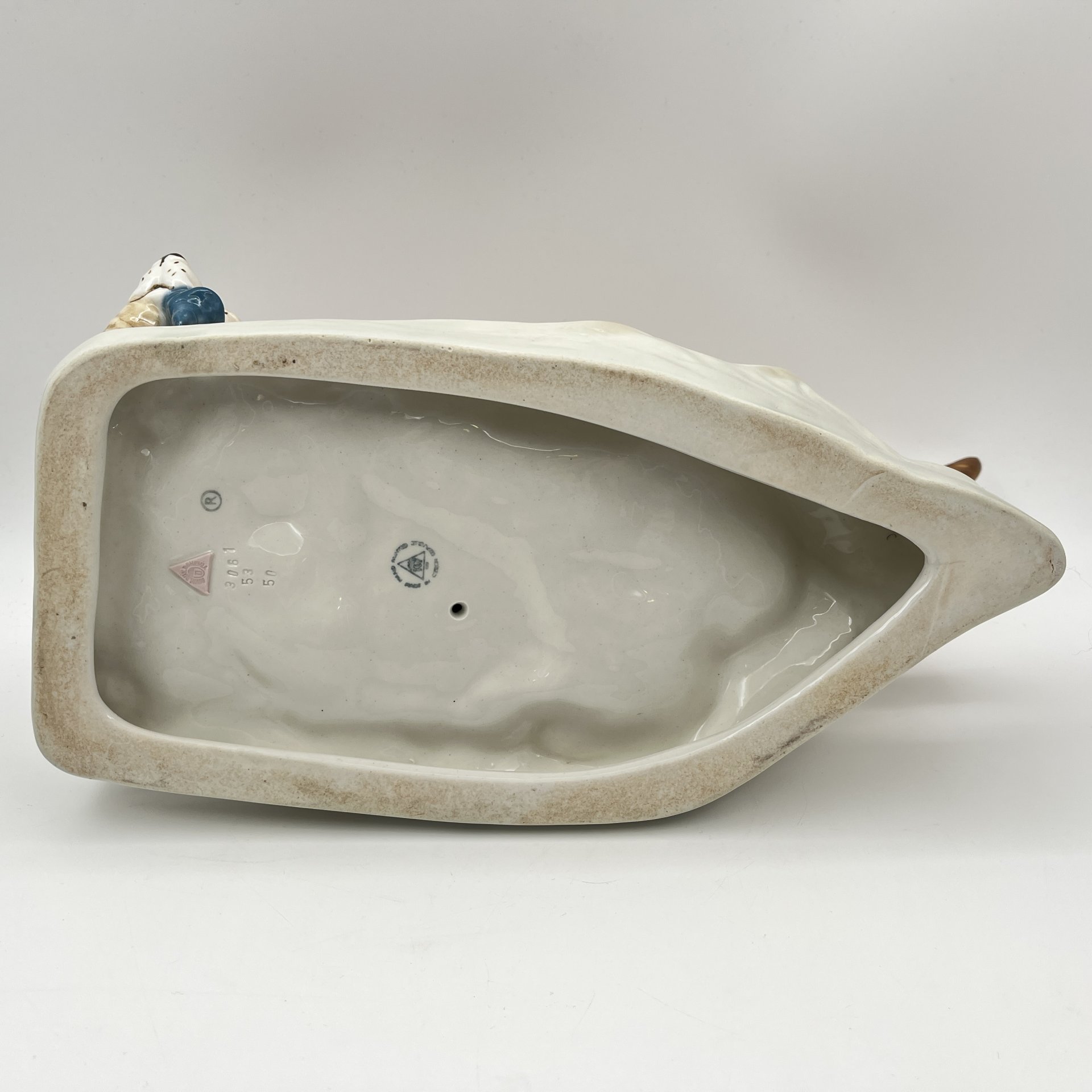 Статуэтка "Собака с дичью", фаянс, роспись, Royal Dux, Чехия, 1990-1993 гг.