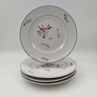 Набор из 4-х десертных тарелок, украшенных цветочным декором, фарфор, роспись, Дмитровский фарфоровый завод (ДФЗ Вербилки), СССР, 1951-1954 гг.