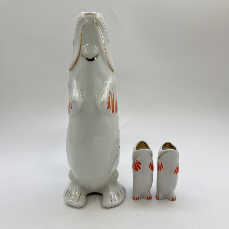 Набор для крепких напитков "Рыба" (штоф и 2 стопки), автор М.Д.Барамидзе, фарфор, роспись, золочение, Полонский завод художественной керамики (Полонное ЗХК), СССР, 1973-1991 гг.