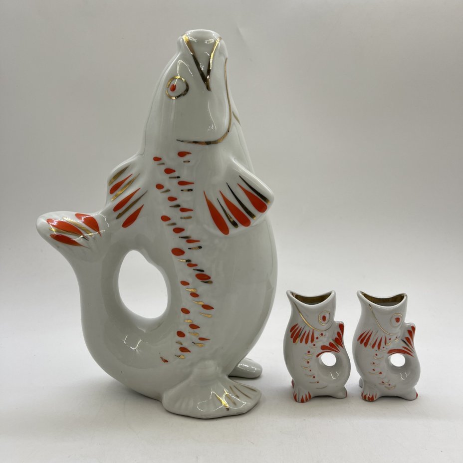 Набор для крепких напитков "Рыба" (штоф и 2 стопки), автор М.Д.Барамидзе, фарфор, роспись, золочение, Полонский завод художественной керамики (Полонное ЗХК), СССР, 1973-1991 гг.