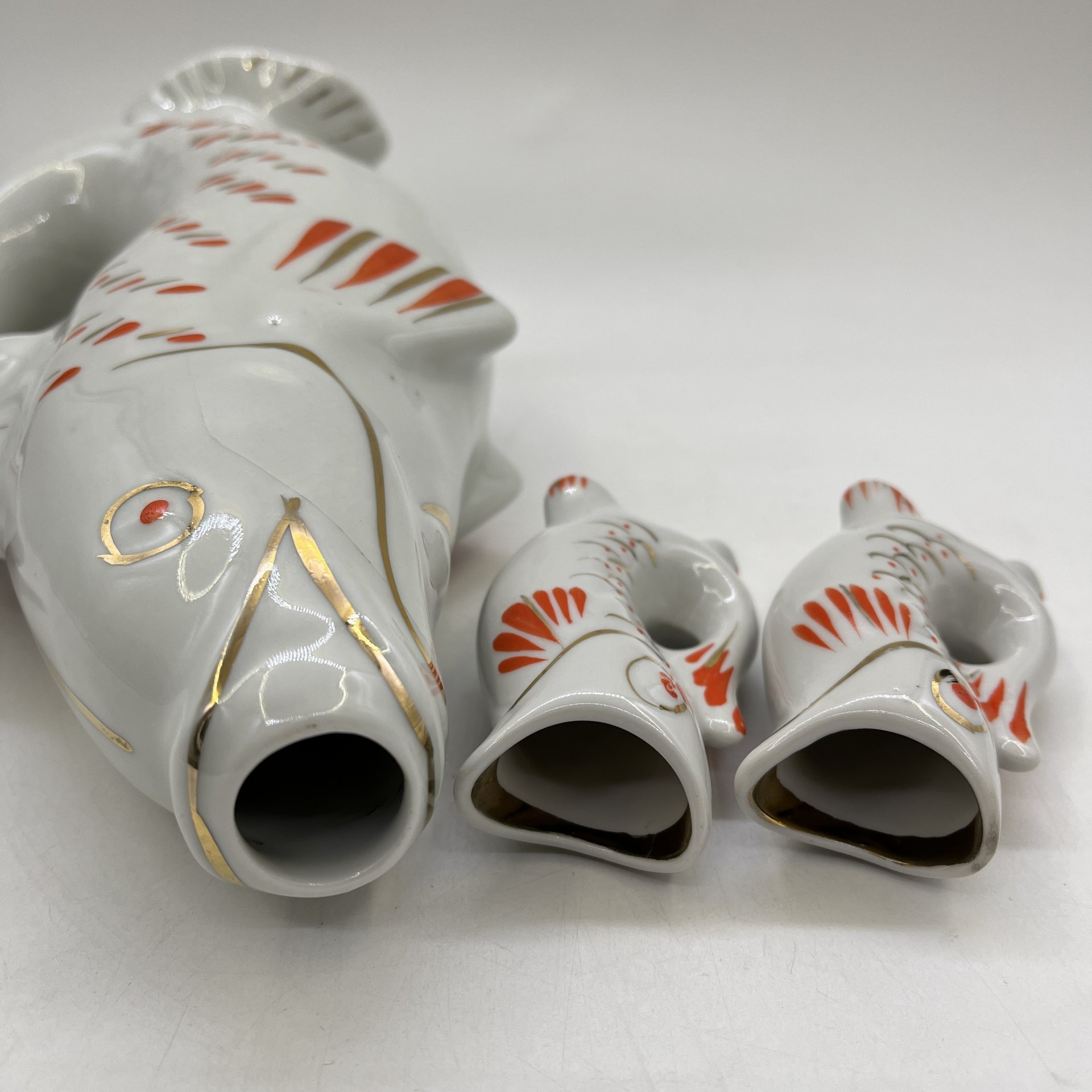 Набор для крепких напитков "Рыба" (штоф и 2 стопки), автор М.Д.Барамидзе, фарфор, роспись, золочение, Полонский завод художественной керамики (Полонное ЗХК), СССР, 1973-1991 гг.