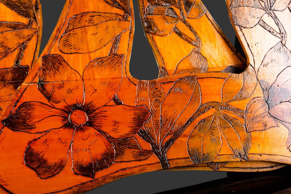 Рамы настенные парные с цветочным декором в стиле модерн