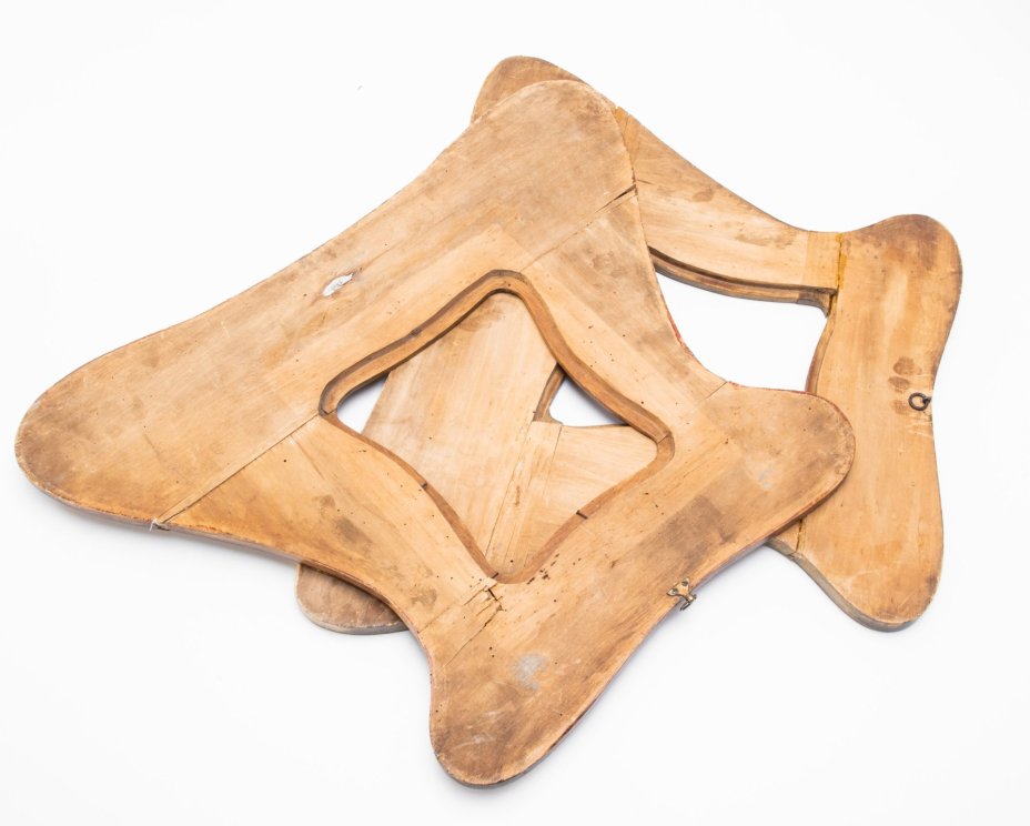 Рамы настенные парные с цветочным декором в стиле модерн