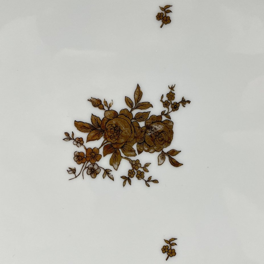 Блюдо, украшенное цветочным декором, серия "Katharina", фарфор, золочение, Weimar Porzellan (Веймарский фарфор), ГДР, 1950-1980 гг.