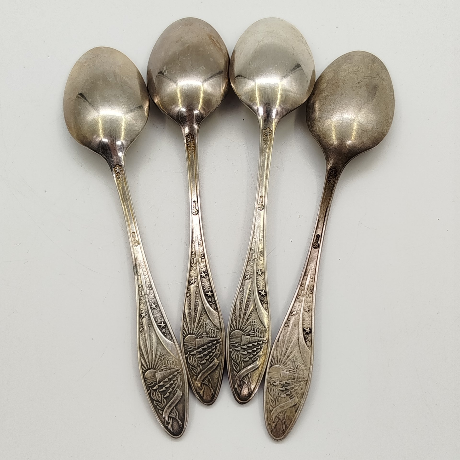 Набор из 4-х агитационных чайных ложек "50 лет Советской власти. Залп Авроры. 1917-1967 гг.", мНЦ (медь-никель-цинк), Кольчугинский завод цветных металлов, СССР, 1967 г.