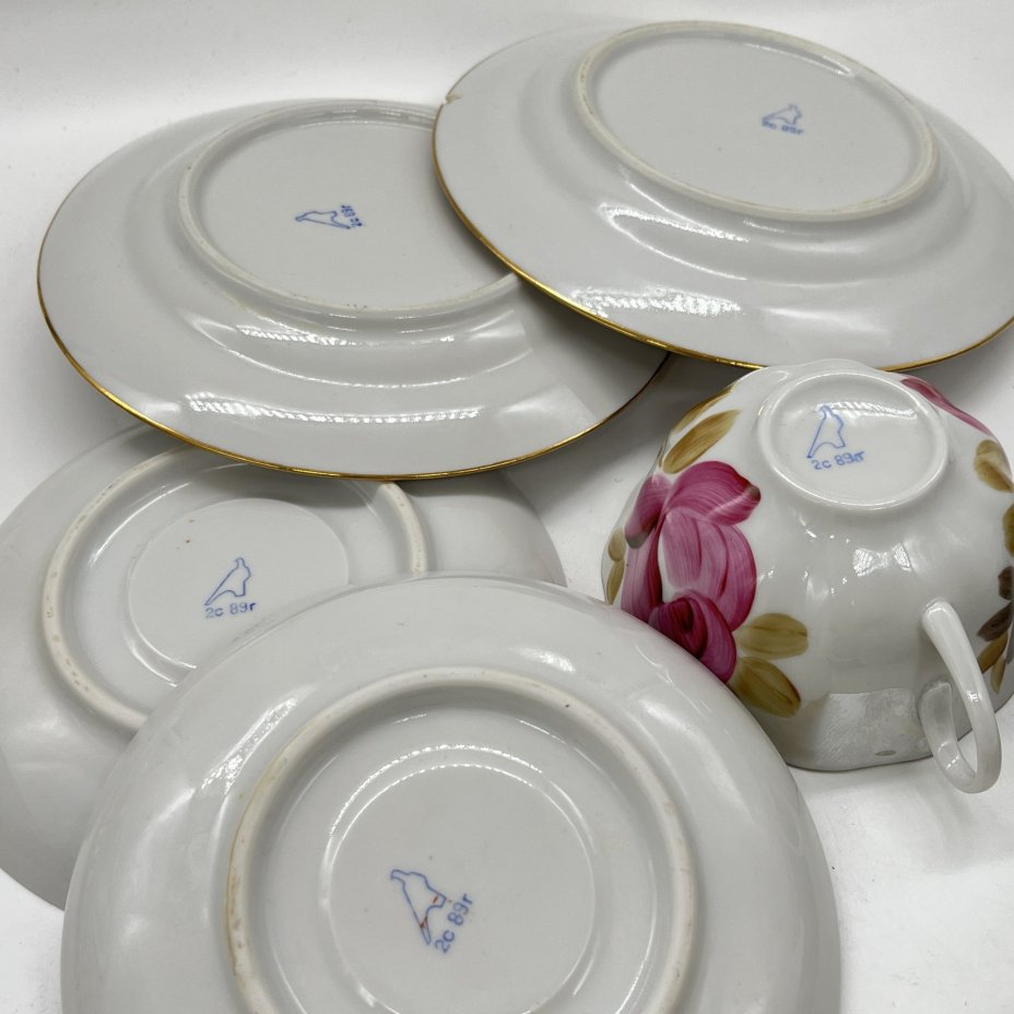 Набор из чайного трио и двух тарелок (десертная, пирожковая) с расписным цветочным декором, фарфор, роспись, люстр, золочение, Дулевский фарфоровый завод (Дулёво), СССР, 1989 г.