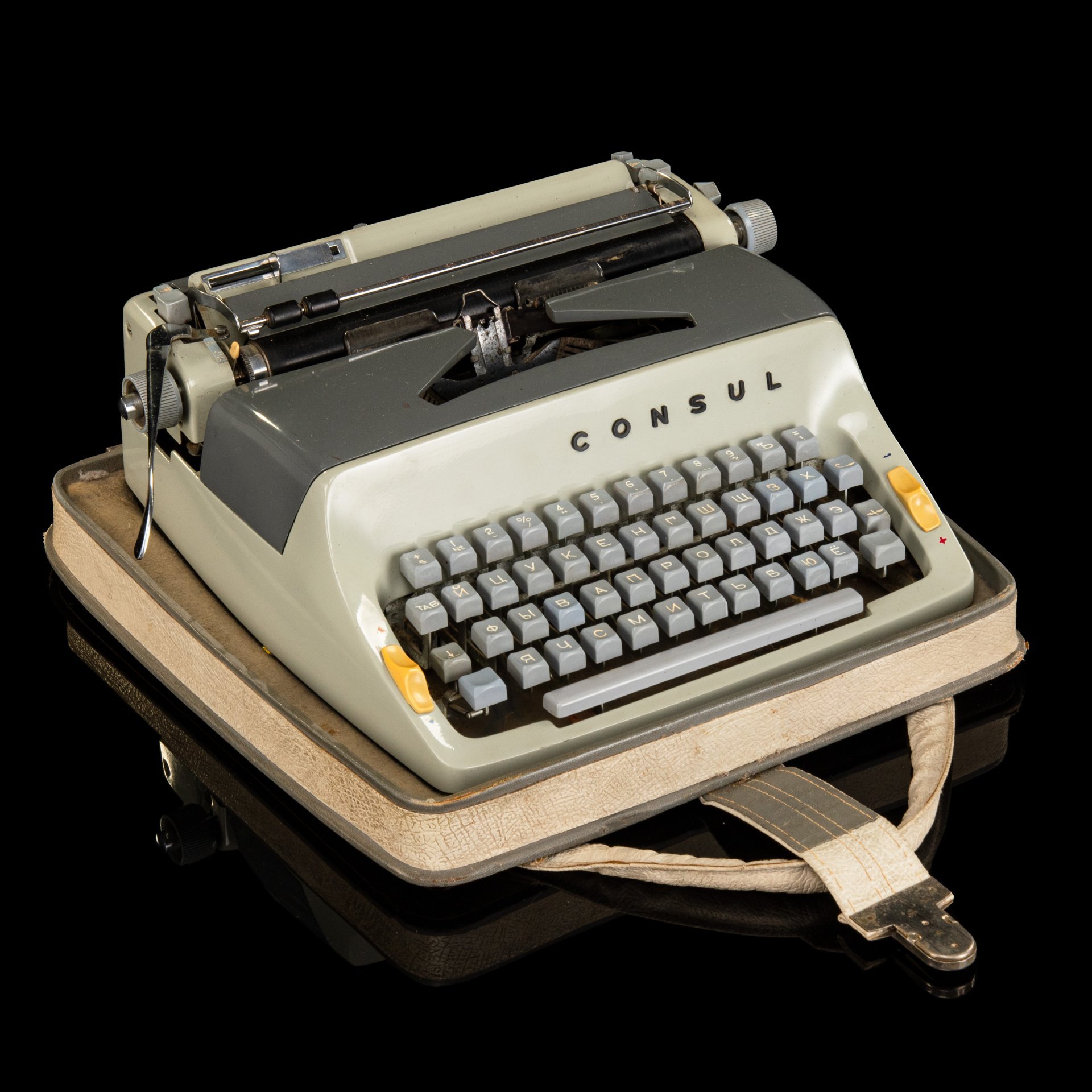 Машинка печатная "Consul Model 221" в оригинальном кофре