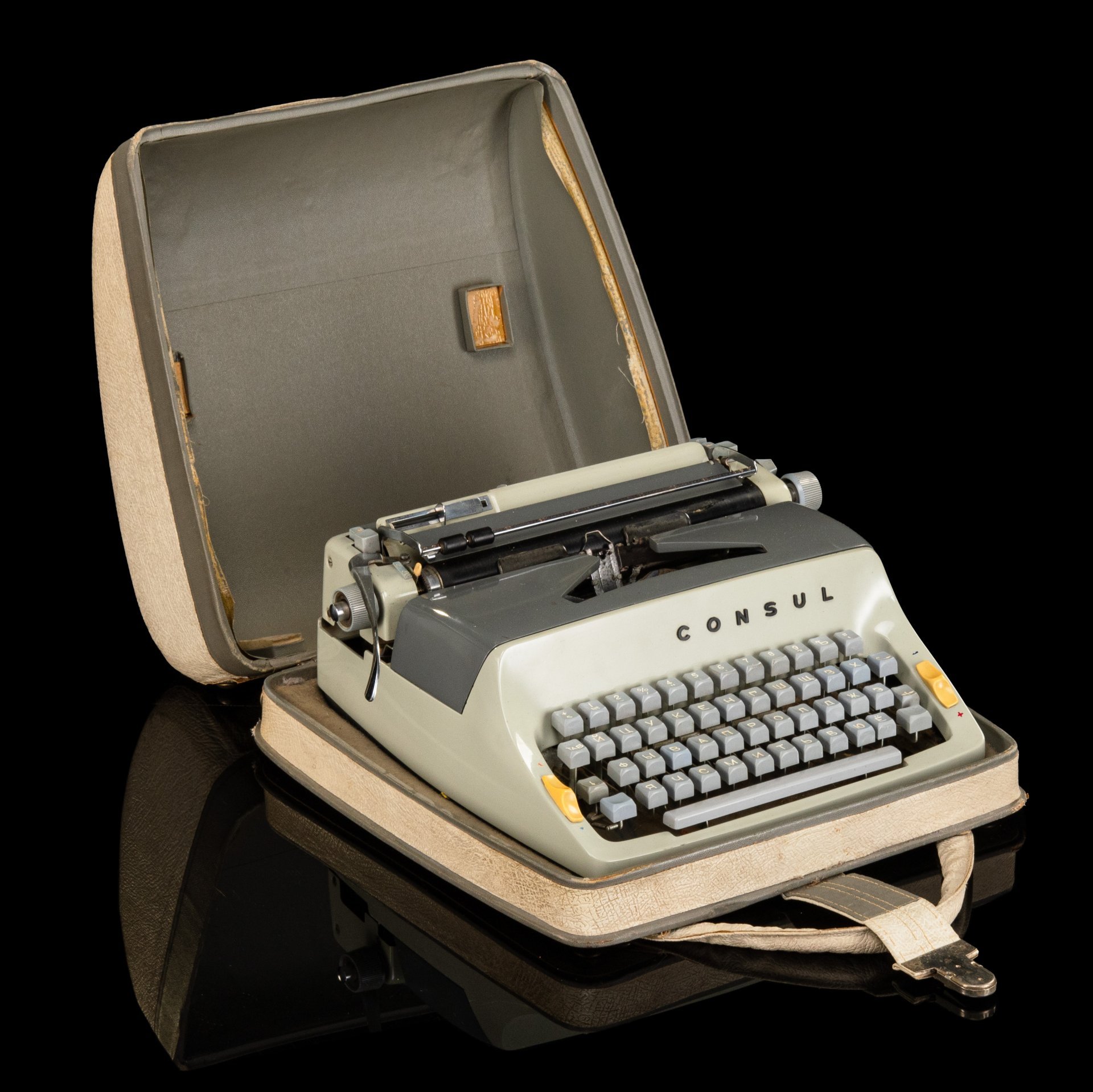 Машинка печатная "Consul Model 221" в оригинальном кофре