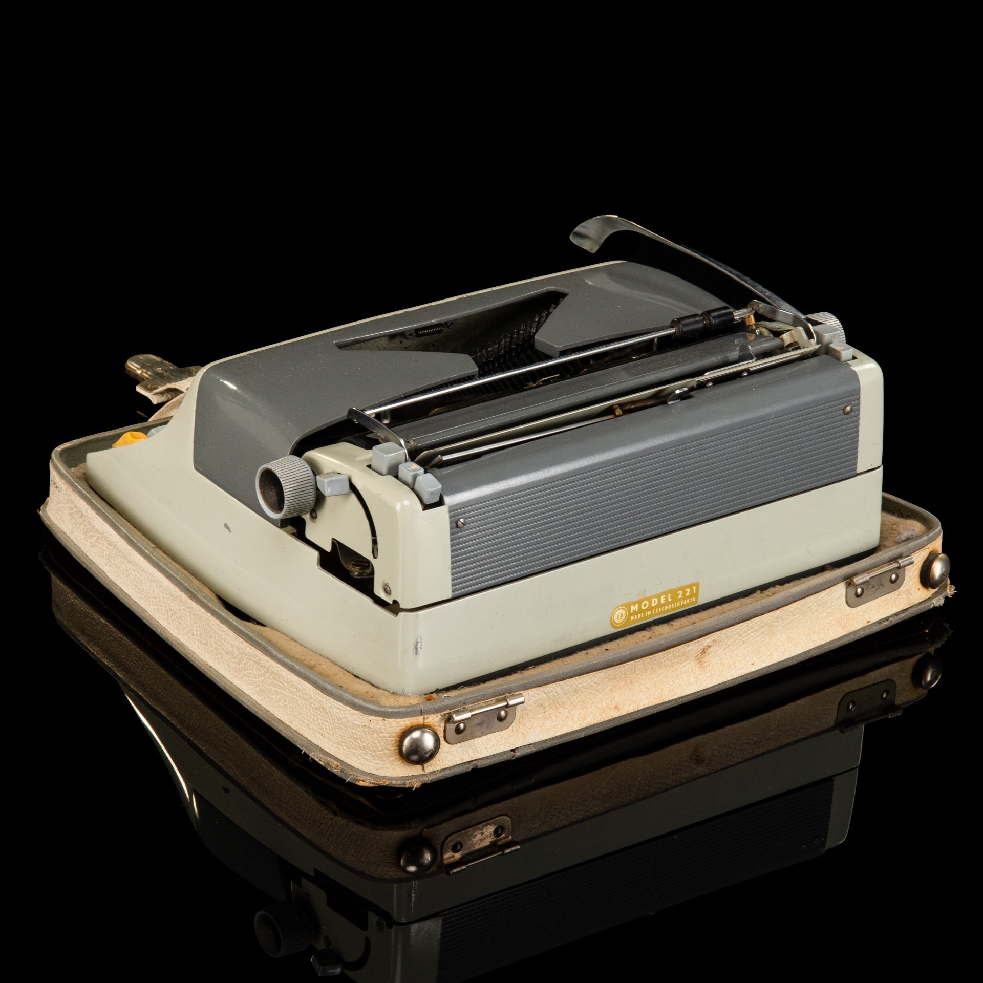 Машинка печатная "Consul Model 221" в оригинальном кофре