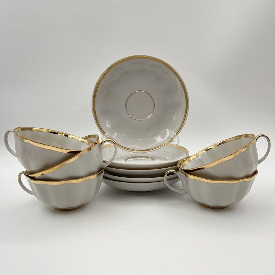 Набор из 5-ти чайных пар, украшенных декором в виде золотой ленты, фарфор, золочение, Дулевский фарфоровый завод (Дулёво), СССР, 1968-1991 гг.