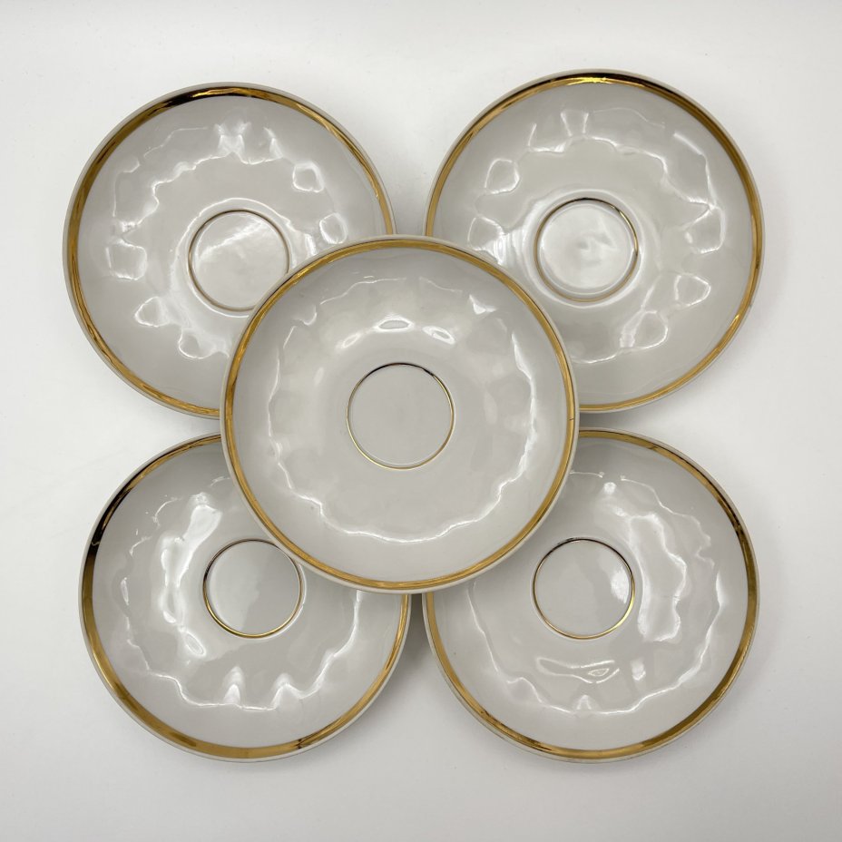 Набор из 5-ти чайных пар, украшенных декором в виде золотой ленты, фарфор, золочение, Дулевский фарфоровый завод (Дулёво), СССР, 1968-1991 гг.