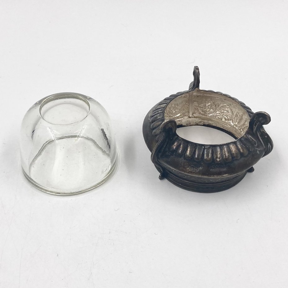 Солонка со стеклянной вставкой, мНЦ (медь-никель-цинк), стекло, Мстерский завод художественных изделий «Ювелир», СССР, 1960-1980 гг., Мстерский завод художественных изделий «Ювелир»