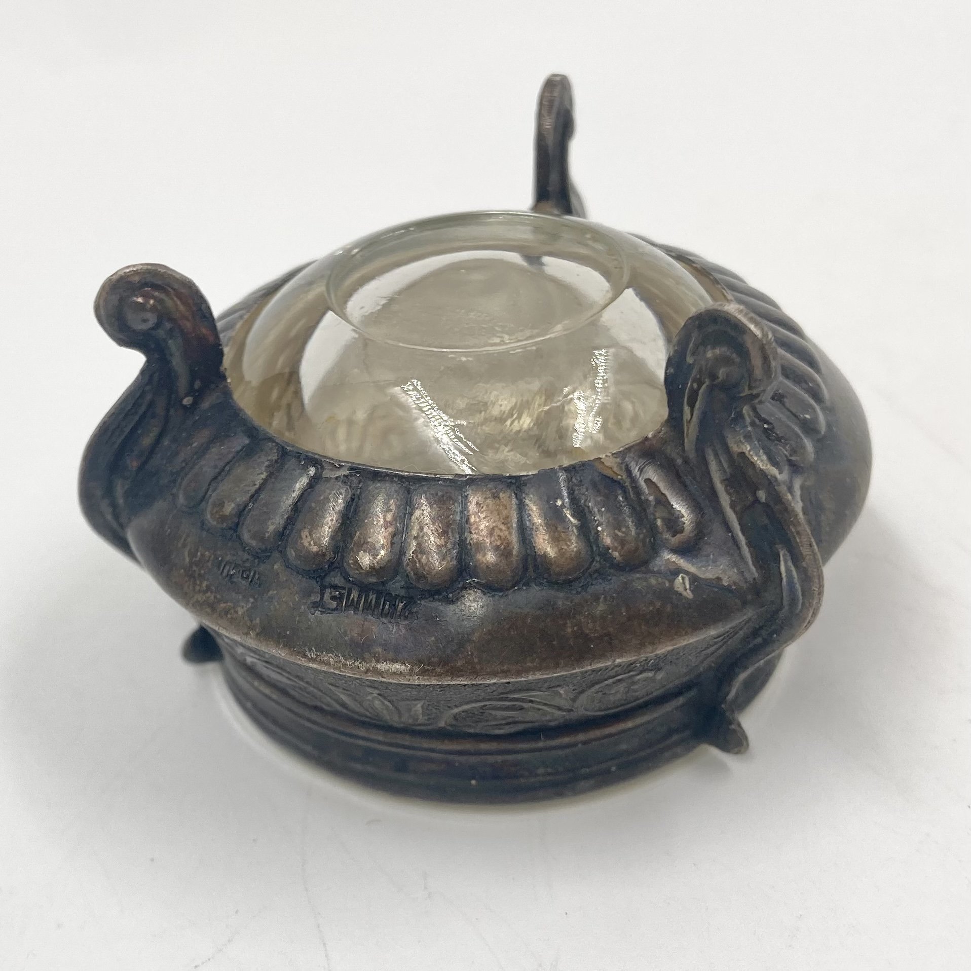 Солонка со стеклянной вставкой, мНЦ (медь-никель-цинк), стекло, Мстерский завод художественных изделий «Ювелир», СССР, 1960-1980 гг., Мстерский завод художественных изделий «Ювелир»