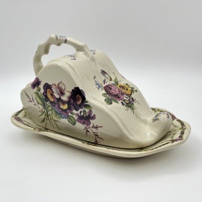 Маслёнка (сырное блюдо), украшенная изображением цветов, фарфор, деколь, Западная Европа, 1970-1990 гг.