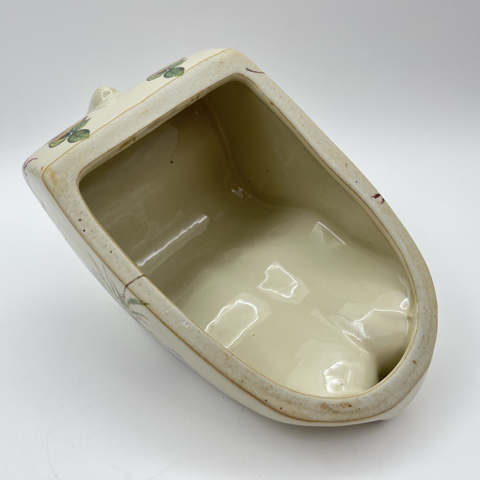 Маслёнка (сырное блюдо), украшенная изображением цветов, фарфор, деколь, Западная Европа, 1970-1990 гг.