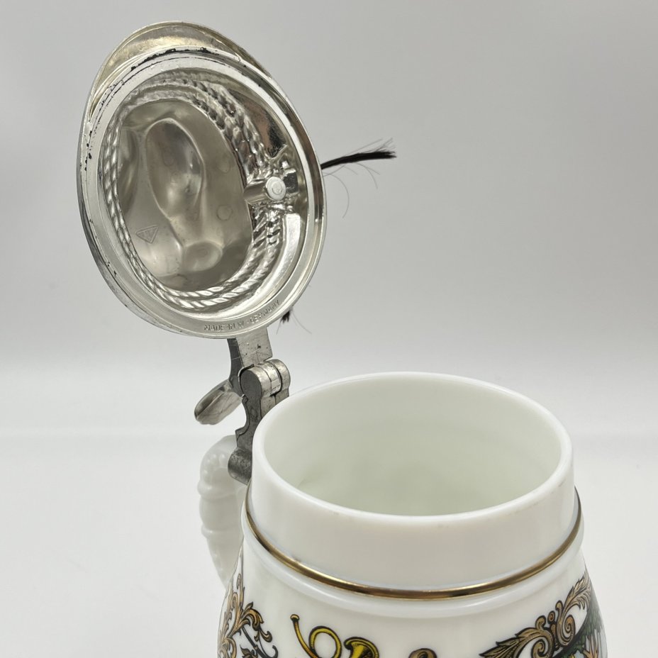 Кружка пивная с надписью "Лучше победить с шумом чем с лихорадкой", фарфор, деколь, олово, золочение, BMF Bierseidel, Германия, 1970-1989 гг.