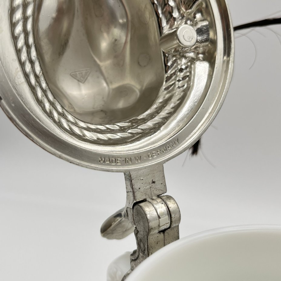 Кружка пивная с надписью "Лучше победить с шумом чем с лихорадкой", фарфор, деколь, олово, золочение, BMF Bierseidel, Германия, 1970-1989 гг.