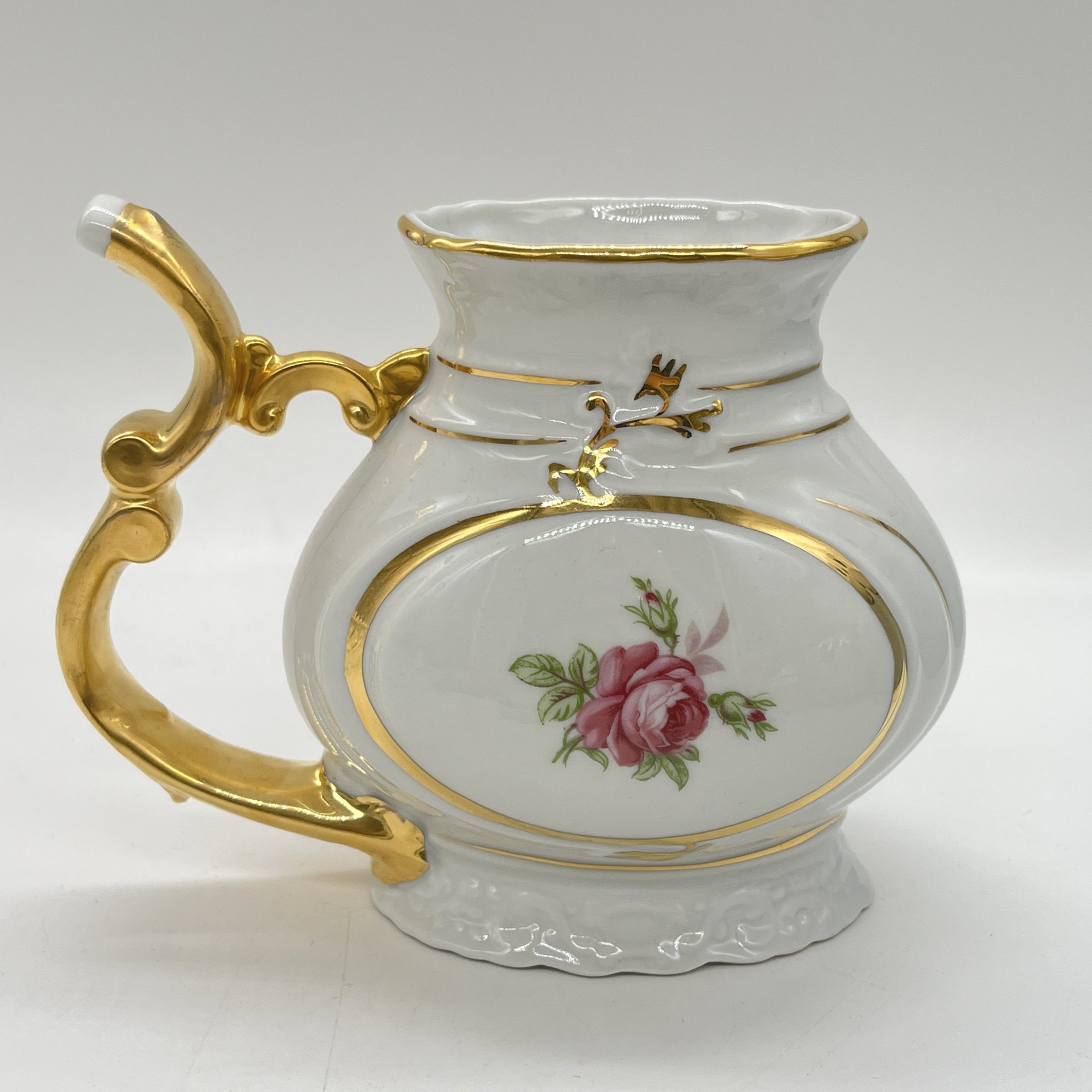 Поильник с фигурной ручкой и цветочным декором, фарфор, золочение, деколь, Чехословакия, 1980-1990 гг.