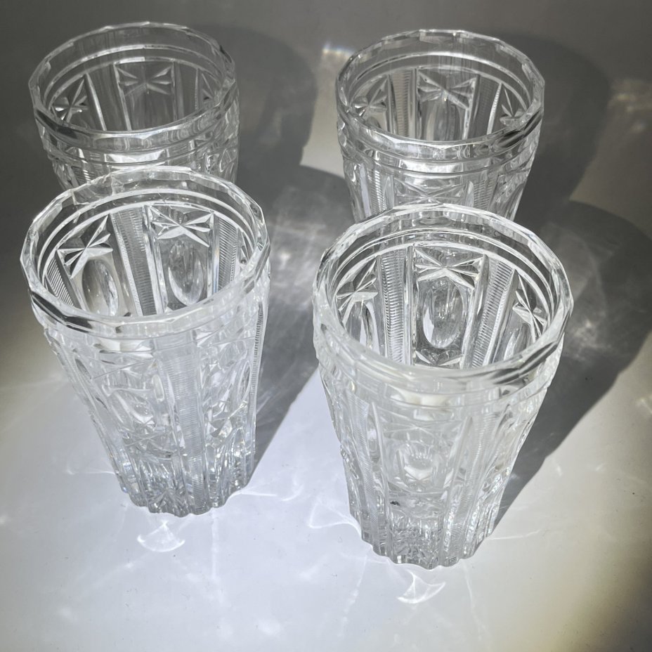 Набор из 4 стаканов с геометрическим декором