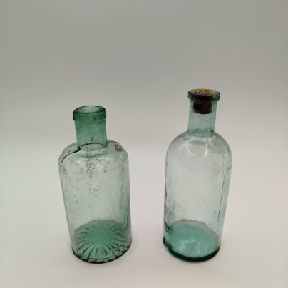 Набор из двух аптечных бутылочек