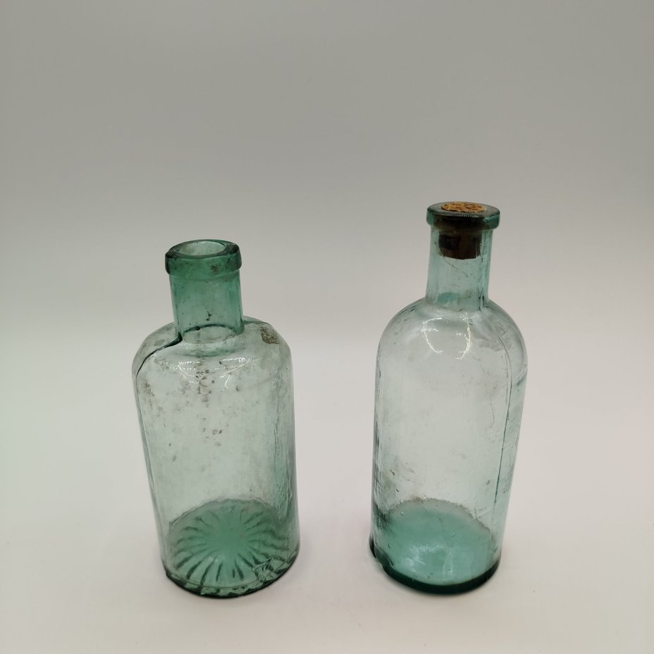 Набор из двух аптечных бутылочек