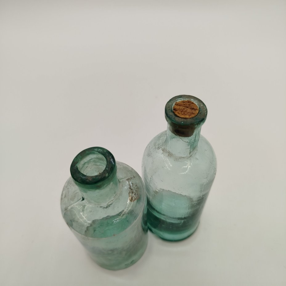 Набор из двух аптечных бутылочек