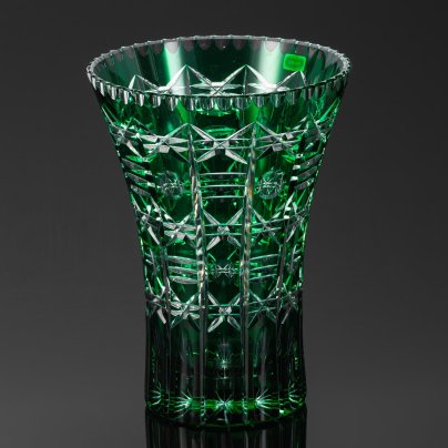 Ваза для цветов насыщенного зеленого оттенка со звездчатым декором, линзами и зубчатым краем (большая), хрусталь, нацвет, алмазная грань, Echt Bleikristall, ГДР, 1970-1990 гг.