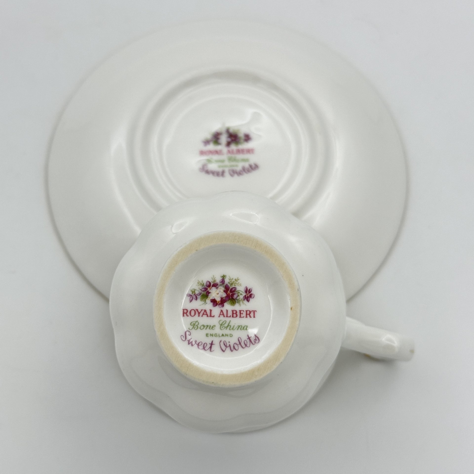Чайно-кофейная пара "Sweet Violets", фарфор, деколь, золочение, Royal Albert, Royal Albert