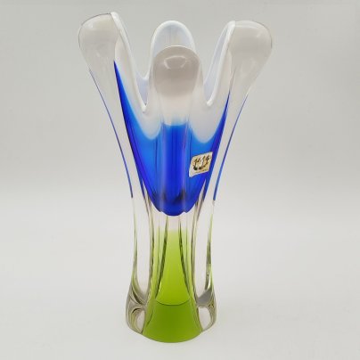 Ваза оригинальной формы в сине-зелёной гамме, дизайнер Йозеф Господка (Josef Hospodka), стекло, гутная техника, Хршибский стекольный завод (Chřibská), Чехословакия, 1960-1980 гг.