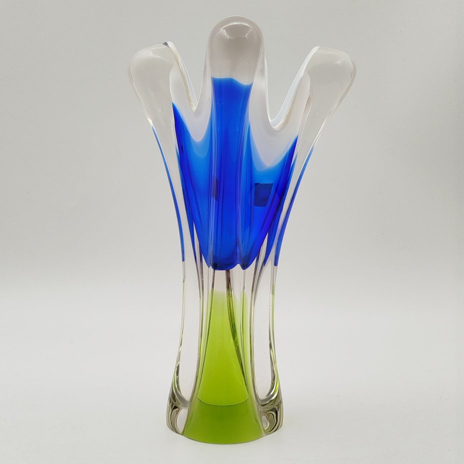 Ваза оригинальной формы в сине-зелёной гамме, дизайнер Йозеф Господка (Josef Hospodka)