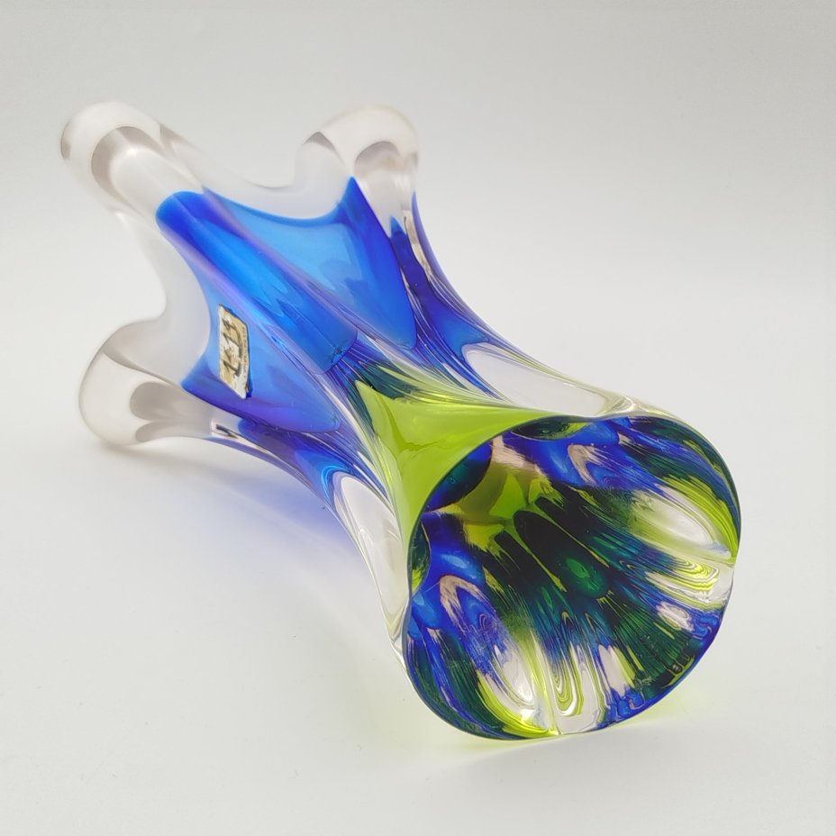 Ваза оригинальной формы в сине-зелёной гамме, дизайнер Йозеф Господка (Josef Hospodka)