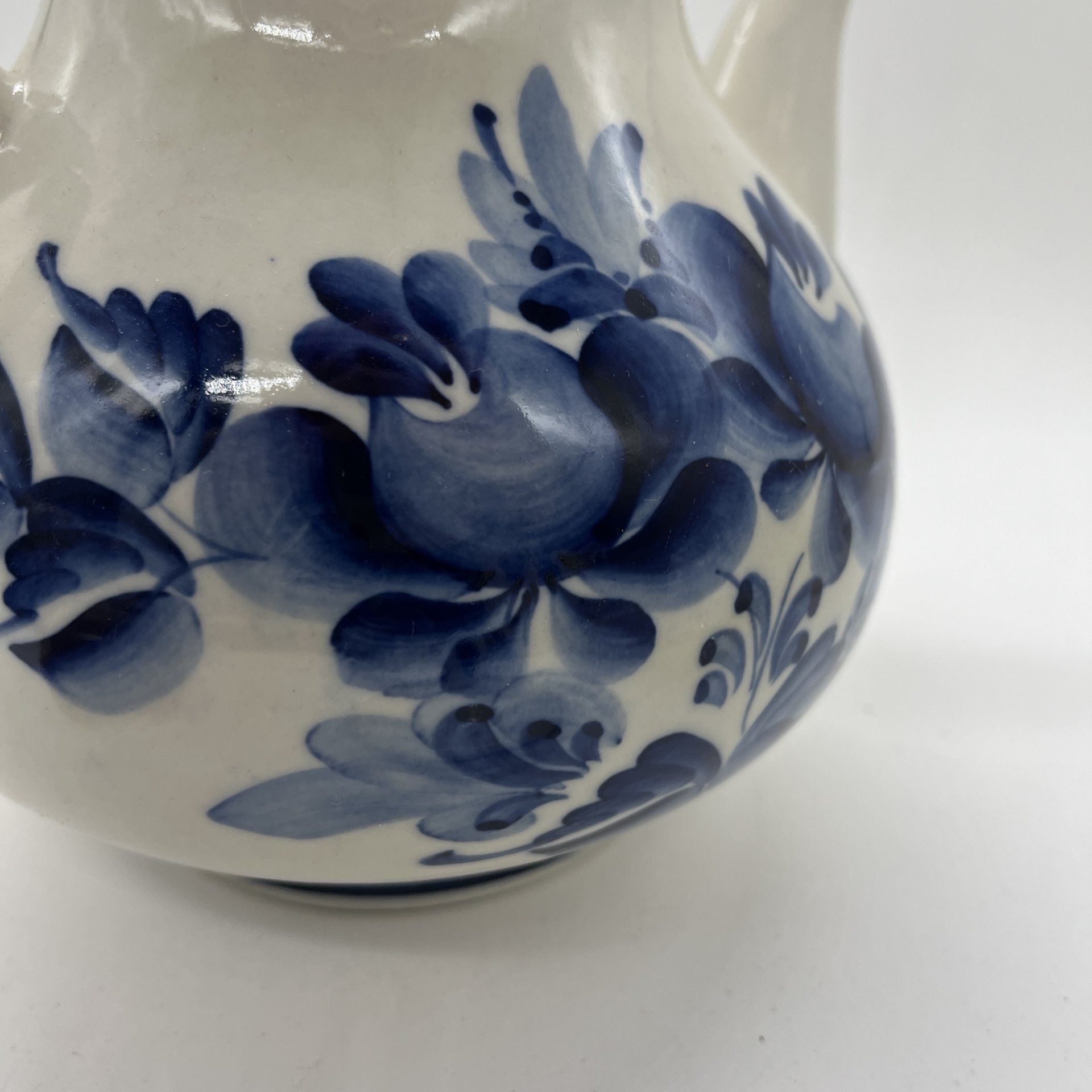 Чайник заварочный с расписным цветочным декором (крышка подбор), фарфор, роспись, Россия, 1990-2010 гг.