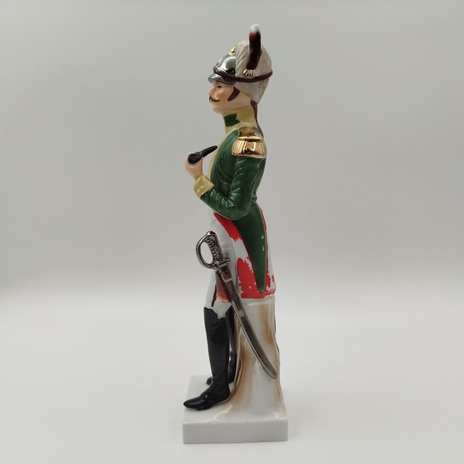 Статуэтка на постаменте "Soldat d'Infanterie" (солдат пехоты) из серии "Армия Наполеона", фарфор, роспись, золочение, Европа, 1970-1990 гг.