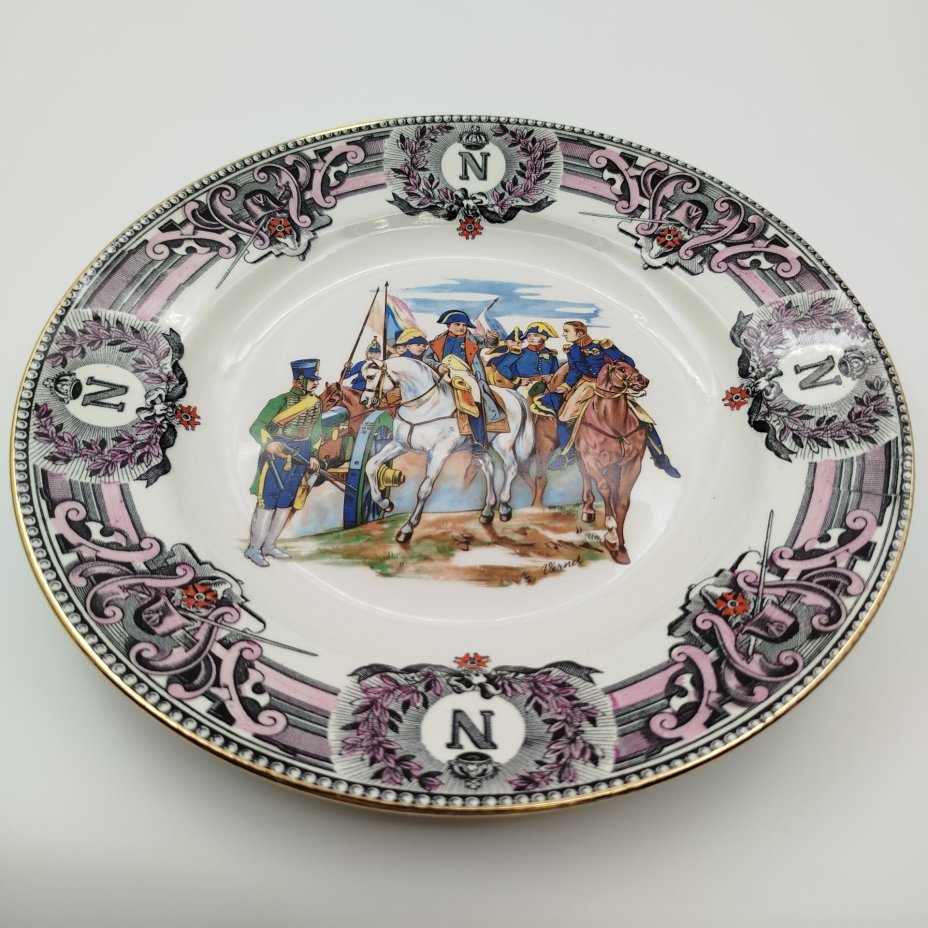 Тарелка декоративная "Французская компания, 1814 г.", фаянс, деколь, золочение, Boch Freres Keramis, Бельгия, 1920-1930 гг.