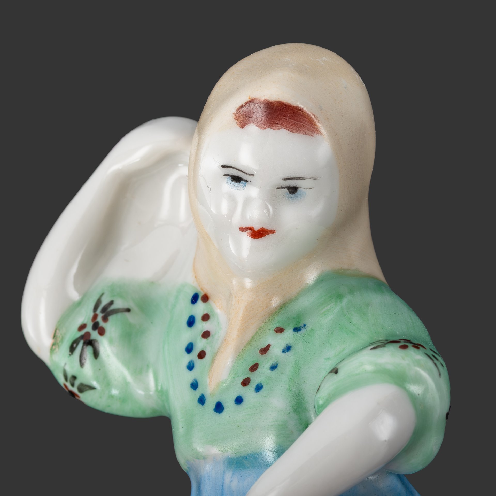 Статуэтка "Дарья" ("Юная плясунья"), скульптор Н. А. Замятина, фарфор, роспись, Городницкий фарфоровый завод, СССР, 1953-1957 гг.