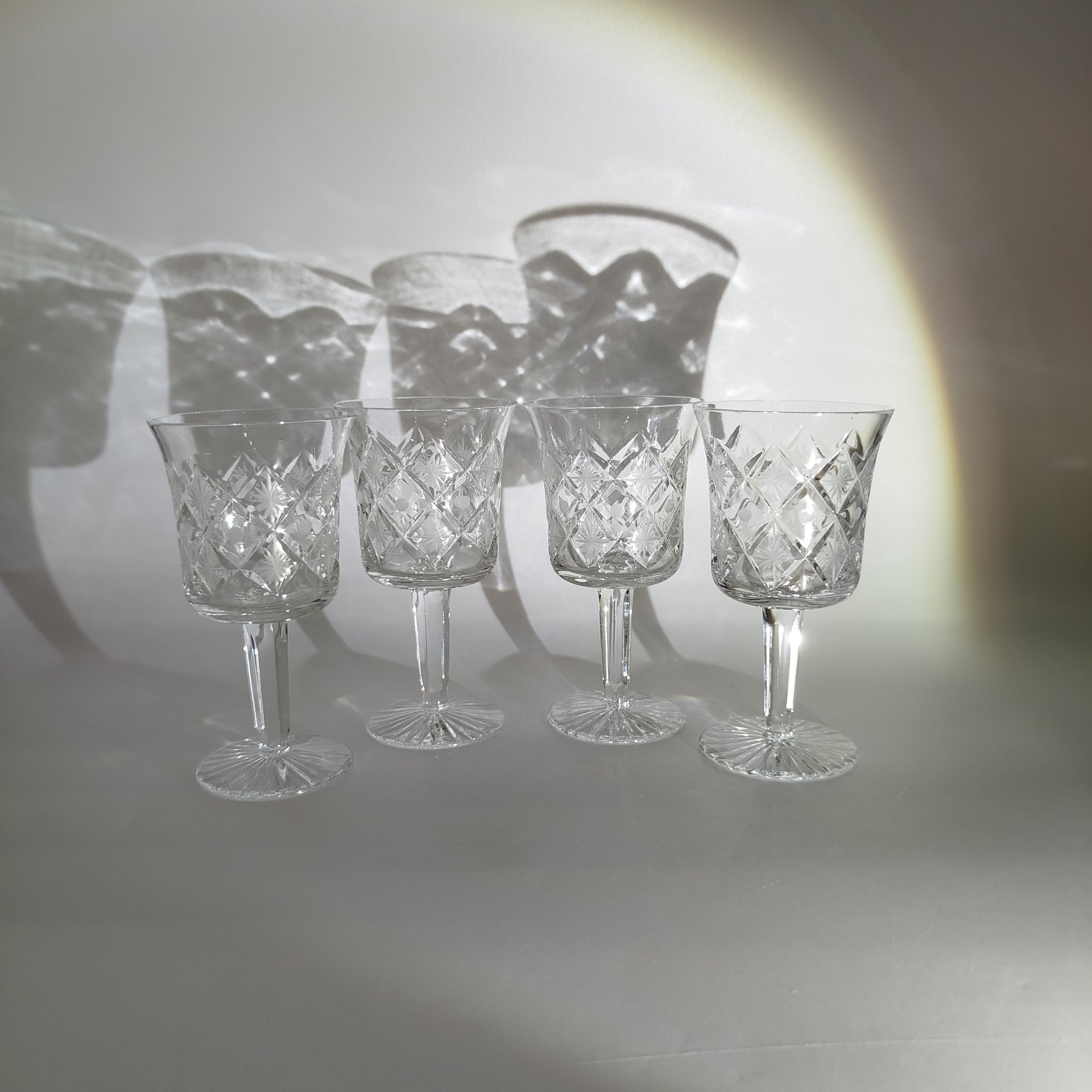 Набор рюмок "Снежинка" на 4 персоны, автор С.К. Пивоваров, хрусталь, алмазная грань, Гусевской хрустальный завод (Гусь-Хрустальный), СССР, 1970-1990 гг.