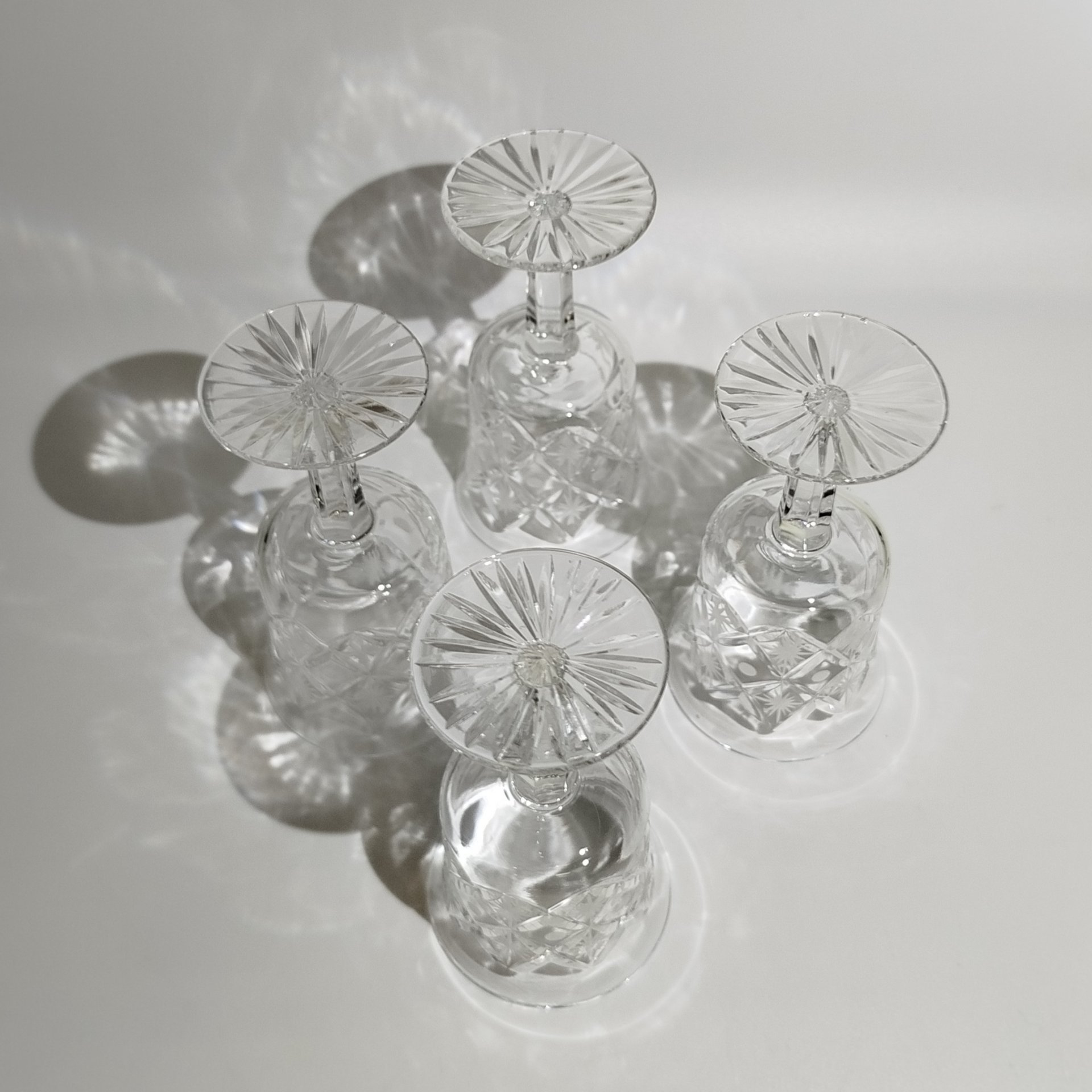 Набор рюмок "Снежинка" на 4 персоны, автор С.К. Пивоваров, хрусталь, алмазная грань, Гусевской хрустальный завод (Гусь-Хрустальный), СССР, 1970-1990 гг.