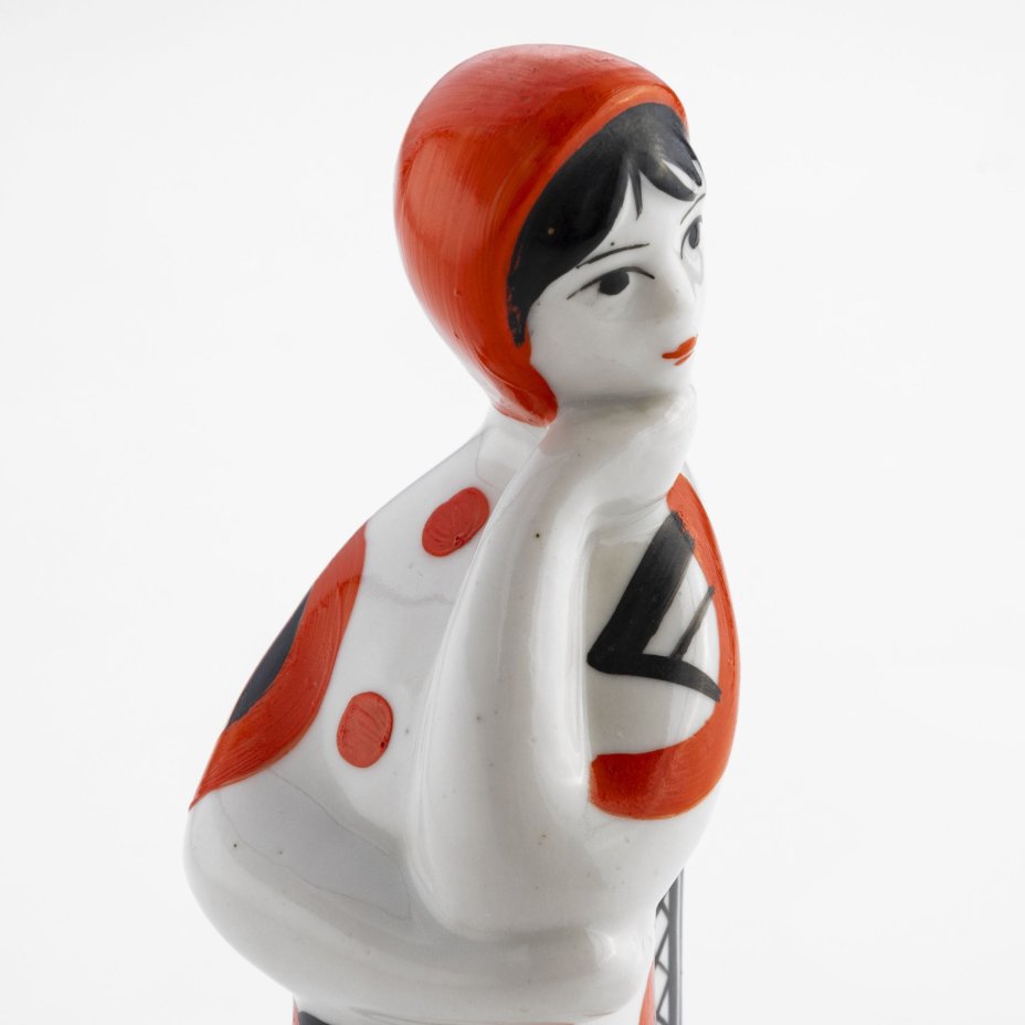 Статуэтка "Девушка с косой", автор Л. П. Азарова, Турыгинский фарфоровый завод артели «Художественная керамика» (Гжель)
