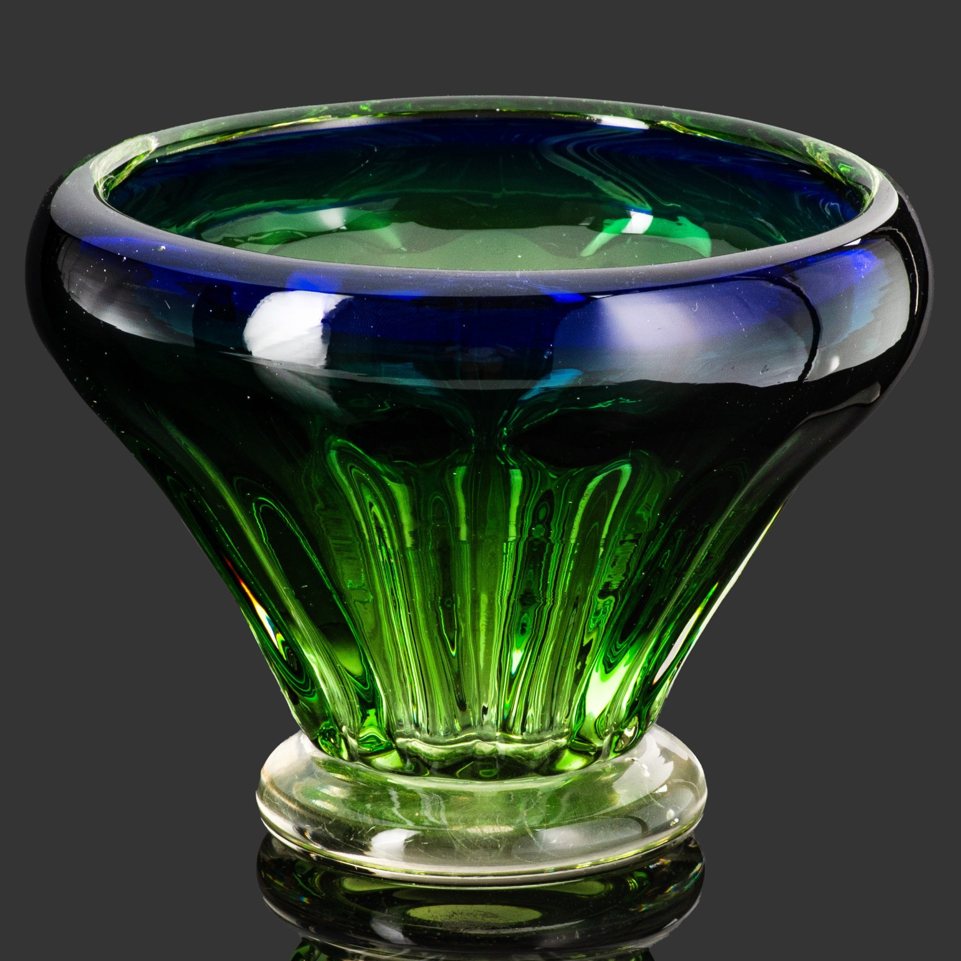 Ваза (конфетница) сине-зеленого оттенка, стекло, гутная техника, Львовская керамико-скульптурная фабрика (ЛКСФ), СССР, 1960-1980 гг.