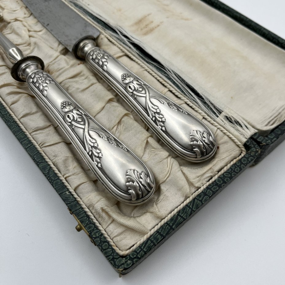 Комплект приборов для подачи мяса (вилка и нож) в коробке