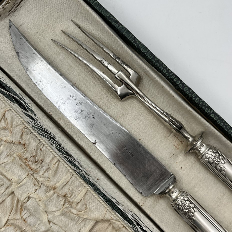 Комплект приборов для подачи мяса (вилка и нож) в коробке
